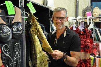 Larry Edwards, director de vestuario