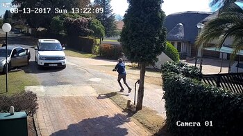 Roger Hills acelera en reversa