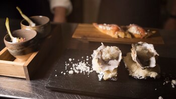 Ostras, alcauciles y anchoas del