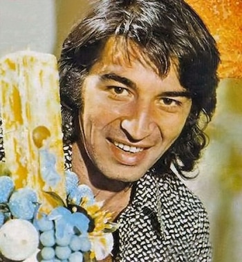 En 1998 presentó un nuevo espectáculo, “Gracias… 35 años de amores y pasiones” que incluía un homenaje al cantor de tangos Alberto Morán