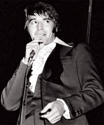 En 2009 “El Puma” José Luis Rodríguez decidió celebrar sus 40 años en la música grabando un disco homenaje a Sandro