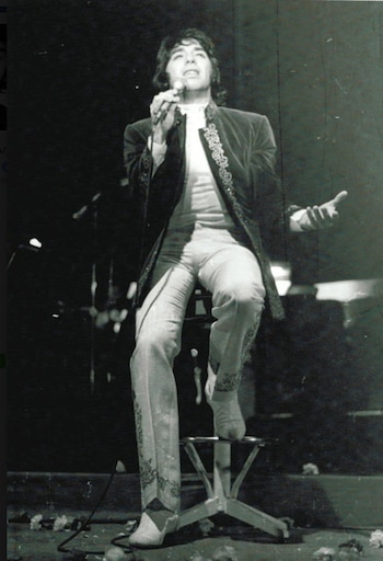 The New York Times y The Washington Post publicaron en tapa de sus ediciones electrónicas del 5 de enero de 2010 la noticia de la muerte del cantante titulando textualmente: “Muere a los 64 años el cantante Sandro, el Elvis argentino”
