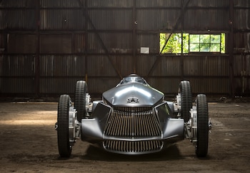 Sus parrillas delanteras se apoyan