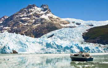 De los témpanos o icebergs -desprendimientos de los glaciares- solo vemos el 10%. El otro 90% de su masa está debajo del agua