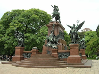 La estatua original de Plaza