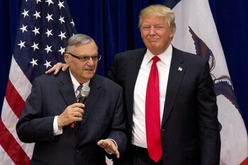 Arpaio junto a Trump en