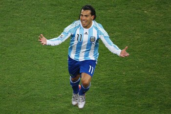 Carlos Tevez convirtió tres goles