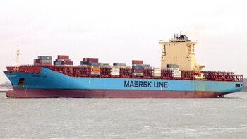 Los norcoreanos izan banderas falsas