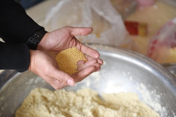 Kristian Li sostiene un poco