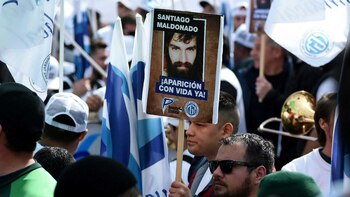 Durante el acto, Schmid pidió por la aparición con vida de Santiago Maldonado (Nicolás Stulberg)