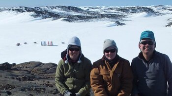 Los científicos Alyce Hancock, Sarah