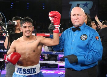 “Jessie” Magdaleno, boxeador norteamericano, vigente campeón invicto súper gallo de la OMB