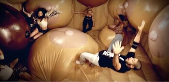 El castillo tiene senos inflables