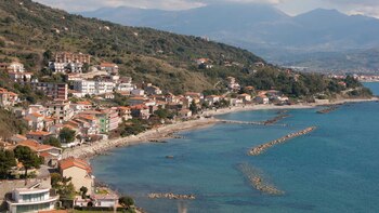 Pioppi tiene salida al mar