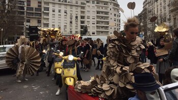 Vestidos, tocados y sombreros fueron