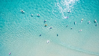 La Main Beach recibe a todo aquel que quiera darse un chapuzón en sus aguas o tomar sol en sus arenas (istock)