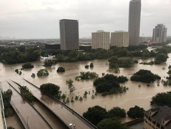 El centro deHouston, inundado (Twitter/@caroleenarn)