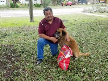 Salvador Segovia y Otis posan