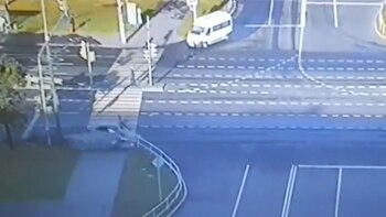 El momento en que el conductor arrolla a los peatones