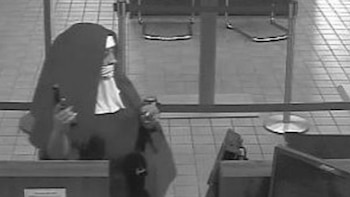 Una mujer se acercó al