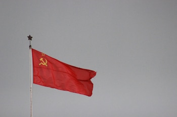 Bandera soviética sobre el techo