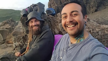 Santiago Maldondado junto a un