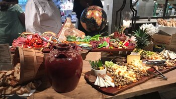 El Local Market en St.