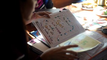 Durante toda su infancia, Lara