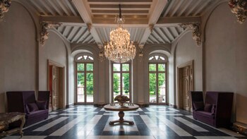 Con un estilo clásico y