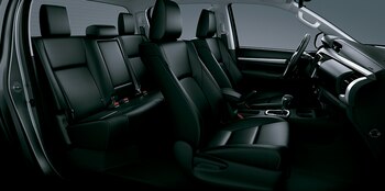 El interior renovado de una Toyota Hilux.