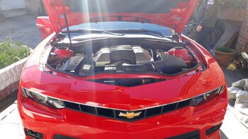 Un Chevrolet Camaro entre los