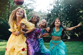 El material se compartió en las redes sociales de Disney con un motivo netamente solidario: ayudar a recaudar fondos para Girl Up, la campaña de la Fundación de Naciones Unidas que apoya el liderazgo y empoderamiento de niñas y adolescentes. Y ya se alcanzó en tiempo récord el objetivo de donación de USD 1 millón (Kate Parker)