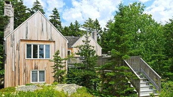 La fachada de la mansión