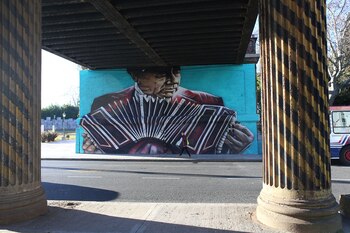 Bajo puente – Av. Del