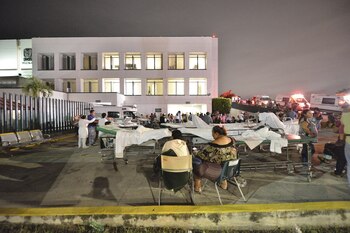 Pacientes y médicos de un