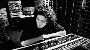 Andrés Calamaro en plena grabación de Alta Suciedad
