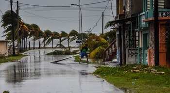 El huracán Irma pasó sobre el norte de Cuba (AFP PHOTO / ADALBERTO ROQUE)