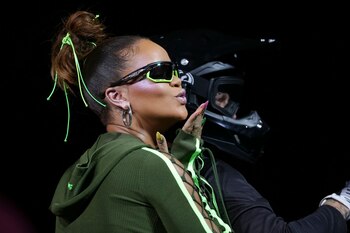 La diseñadora Rihanna, encargada de