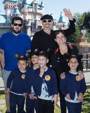 Miguel Bosé con sus cuatro