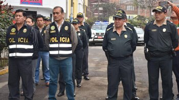 Agentes de la policía en