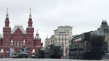 Misiles de este tipo desfilando