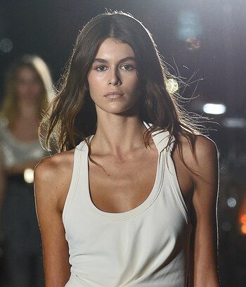 Kaia Gerber sobre la pasarela