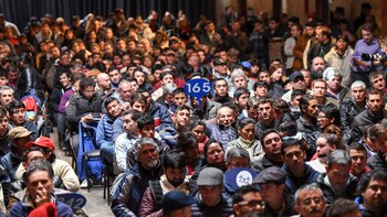 La subasta tuvo una gran concurrencia (Télam)