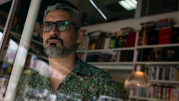 Garcilaso Pumar, en su librería