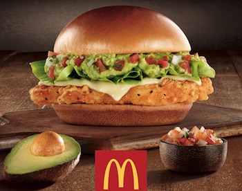 La novedad es que esta línea puede elegirse con pollo crispy, con pollo grille o con carne