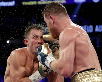 Jab contundente conectado por ‘Canelo’