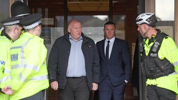 (AFP) Wayne Rooney saliendo del