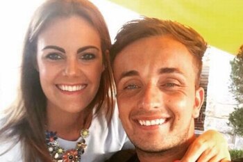 Alex Green y su prometida,