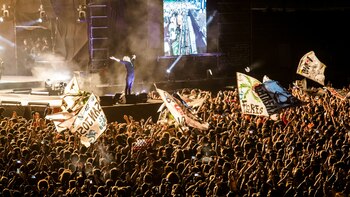 Juanse encomendado a su público.