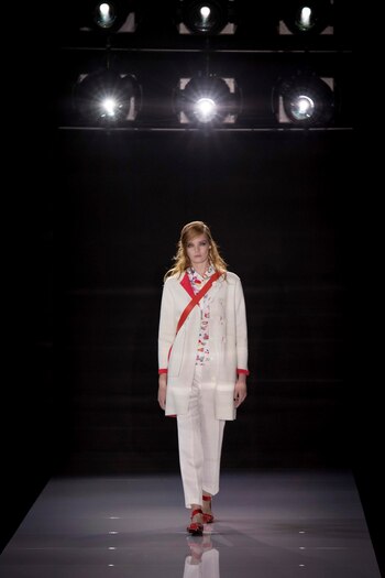 El diseñador italiano Armani presentó